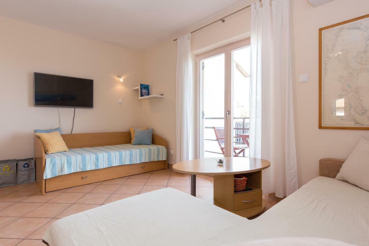 Apartments Marta Крк Экстерьер фото